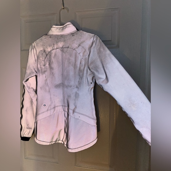 Lululemon Run: Reflective Jacket - Picture 11 of 12